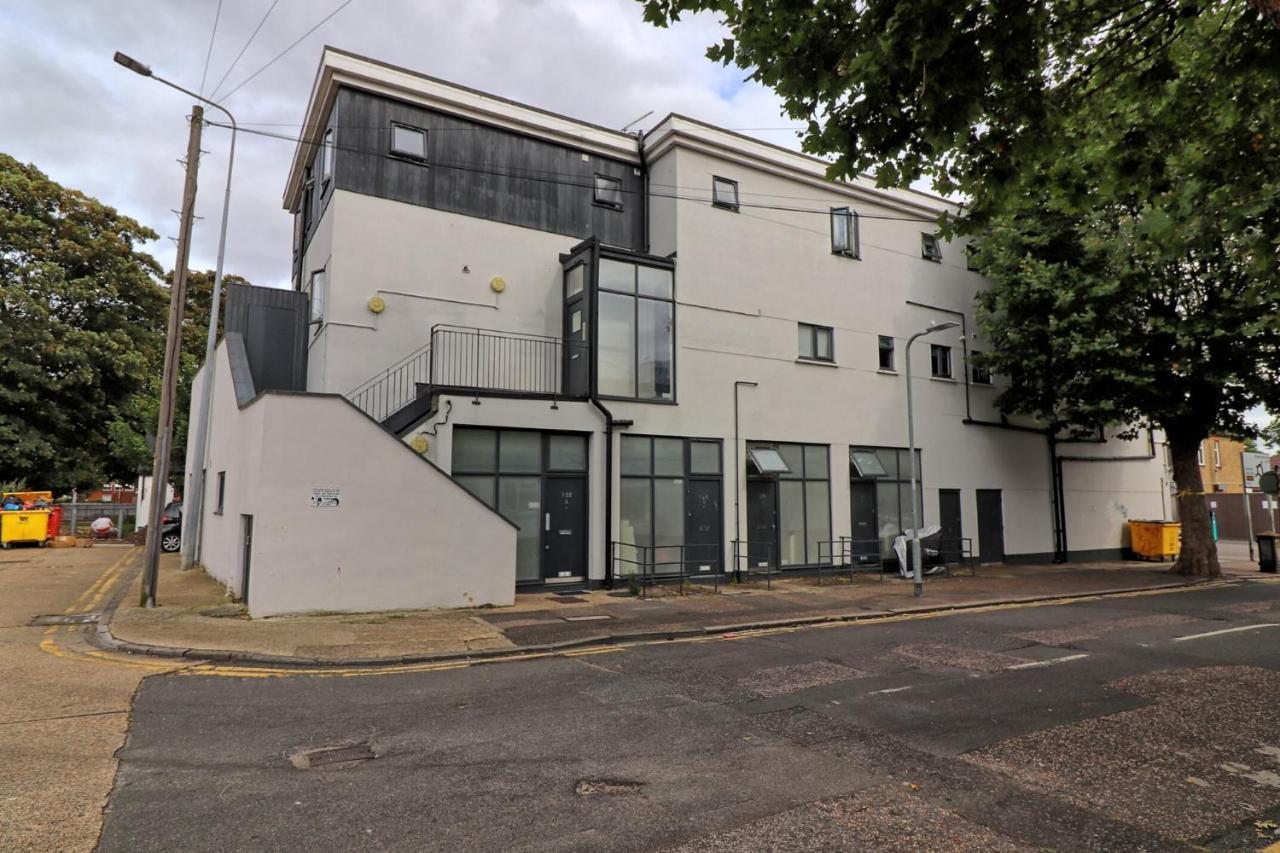 Urban Stylish Apartment - Southend Stays Экстерьер фото